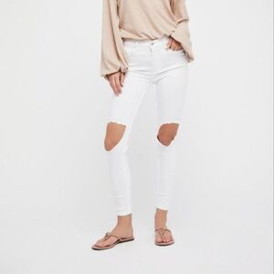 Free People Busted Skinny White Jean Size 27